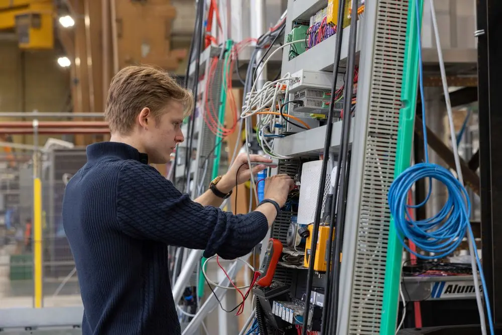 Hands-on wiring and integration of a technical system